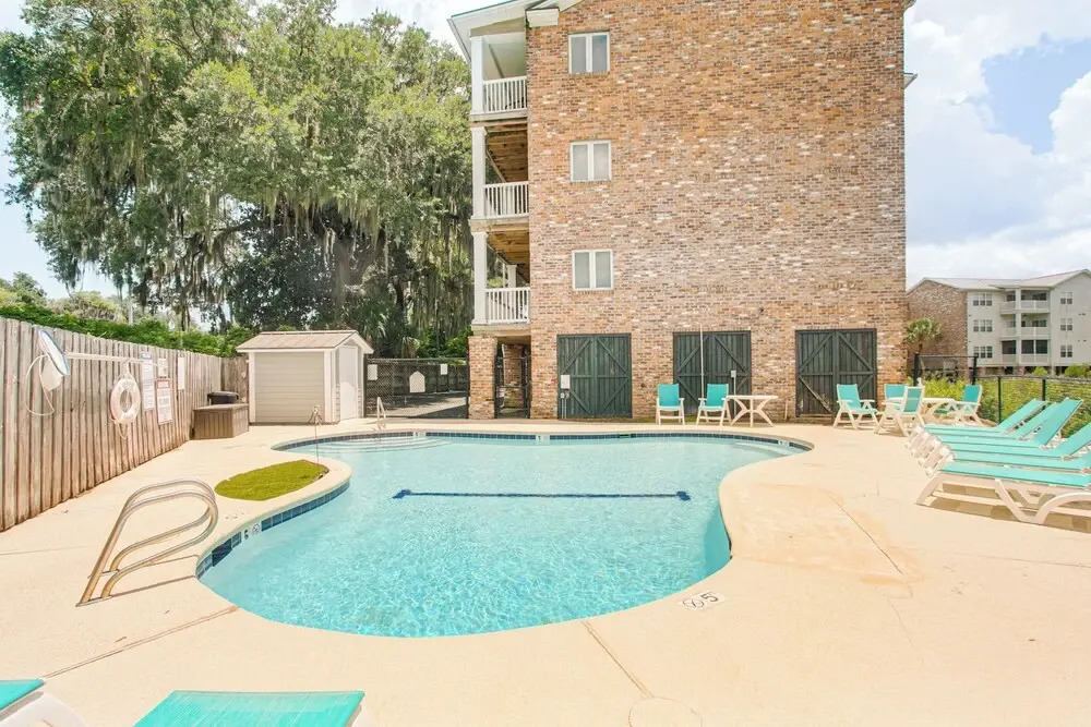 Darien Condo w/ Boat Dock Access: Walk to Downtown