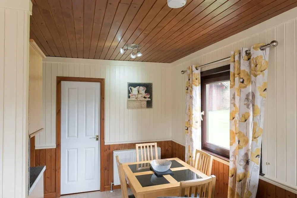 Conifer Lodge 8 With Hot Tub, Newton Stewart
