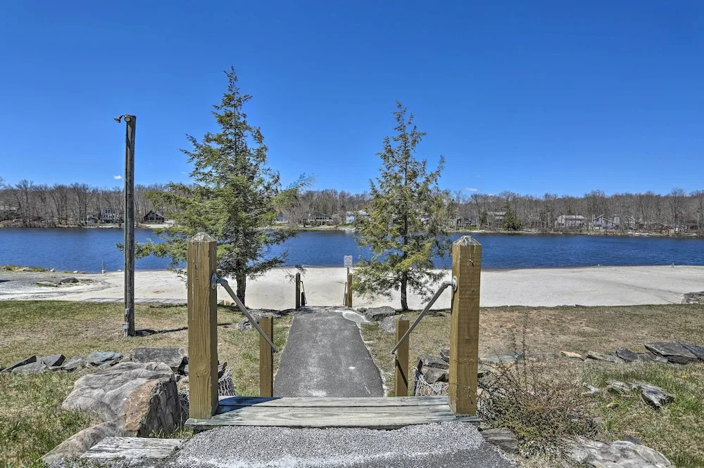 Spacious Tobyhanna Family Home: Pool/beach Access!