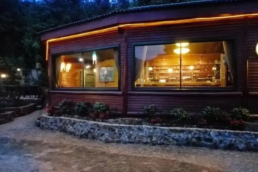 Bafu Shanju Hotel