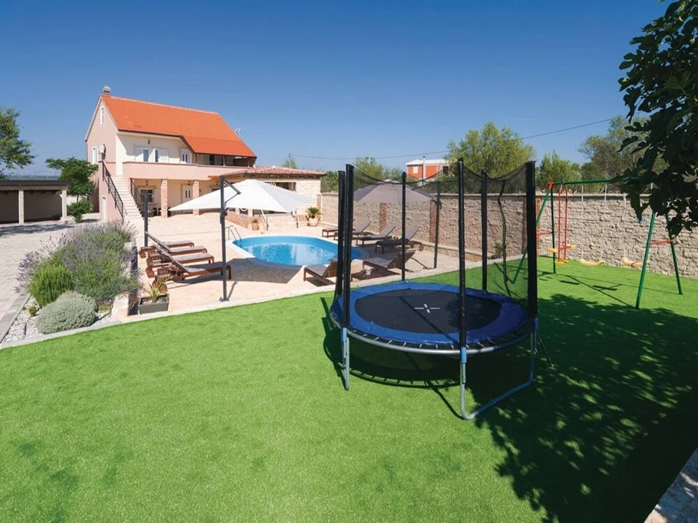 5 Villa Antique With Extra Large Pool