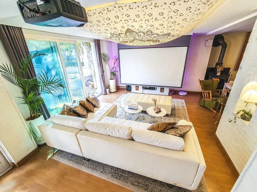 SG Tailored Service Home 5 Min Walk from Metro