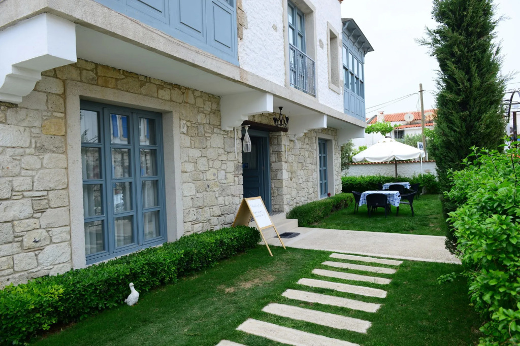 Mina Otel by Adda Alaçatı