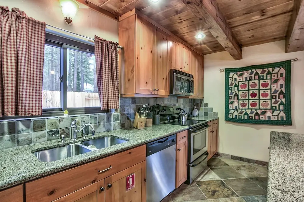 Meadow View 764S - 2 Br cabin by RedAwning