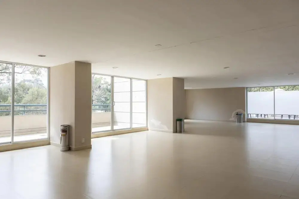 Sunny and Spacious PH Near Santafe Shopping Mall