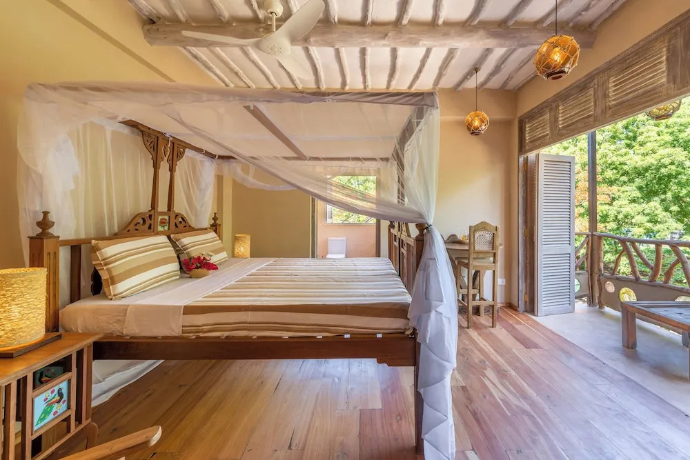 Tombo House