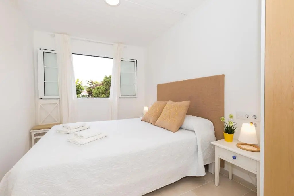 Moderno apartamento en Calan Bosch- C10