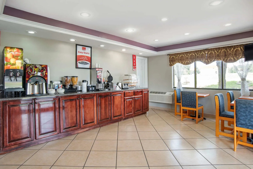 Econo Lodge Inn & Suites Evergreen