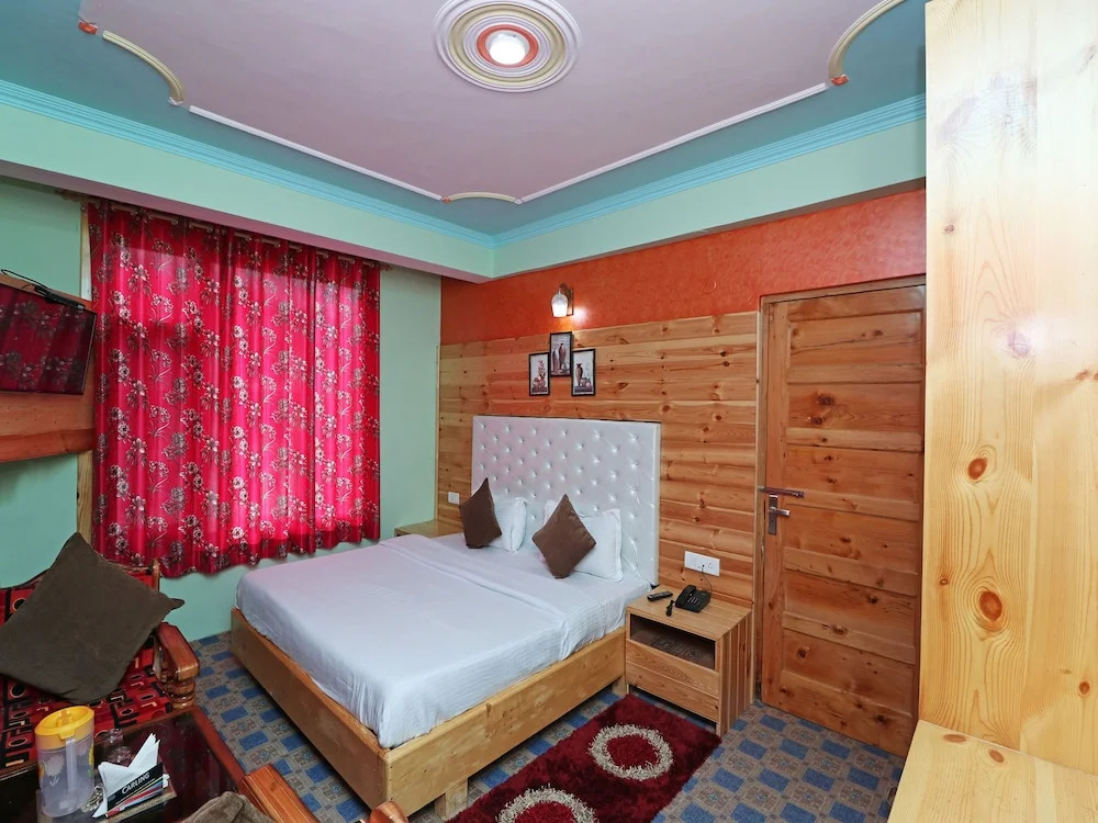 OYO 13743 Home Modern 2BHK Near Mall Road