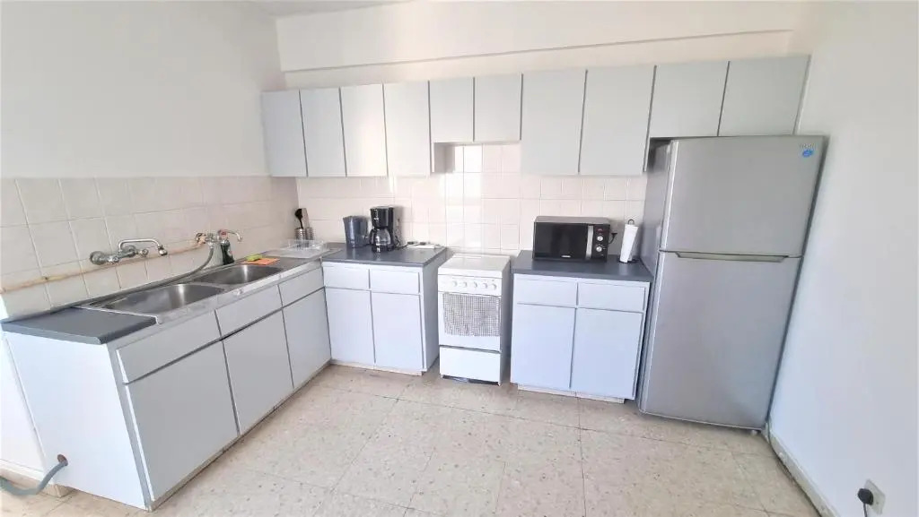 Comfy 2BR Apartment in the City Center, FREE PARKING and 3min walk to the beach!