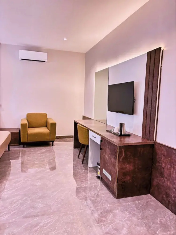Saint Tropez Hotel and Suites