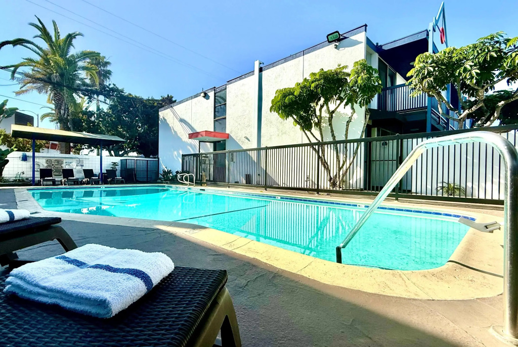 Days Inn by Wyndham Los Angeles LAX Airport Stadium Area