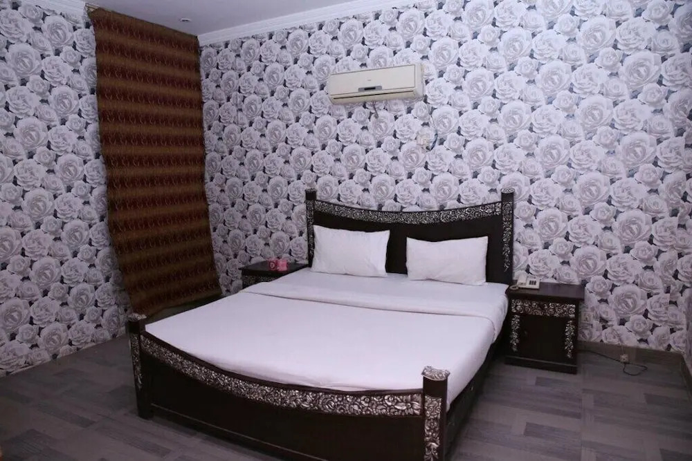 Safari Hotel Mall Road