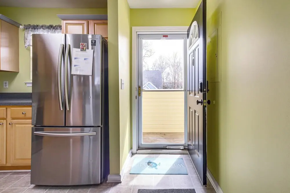3 Mi to Savannah Beach: Lewes Condo w/ Pool Access