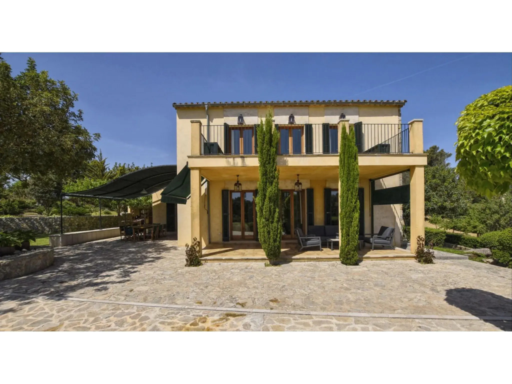 Beautiful country house with pool and views of the Tramuntana for 8 people