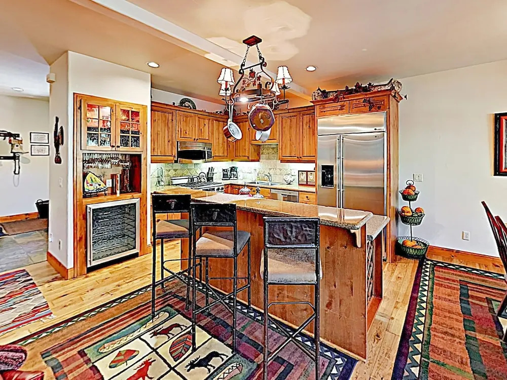 Aquila Lodge W/ Hot Tub & Sharc Access! 3 Bedroom Townhouse