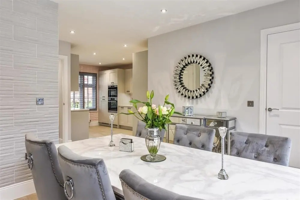 Barfoot Close