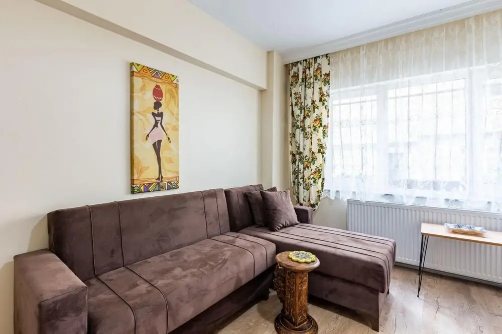 Colorful Flat With Backyard Close to Taksim Square