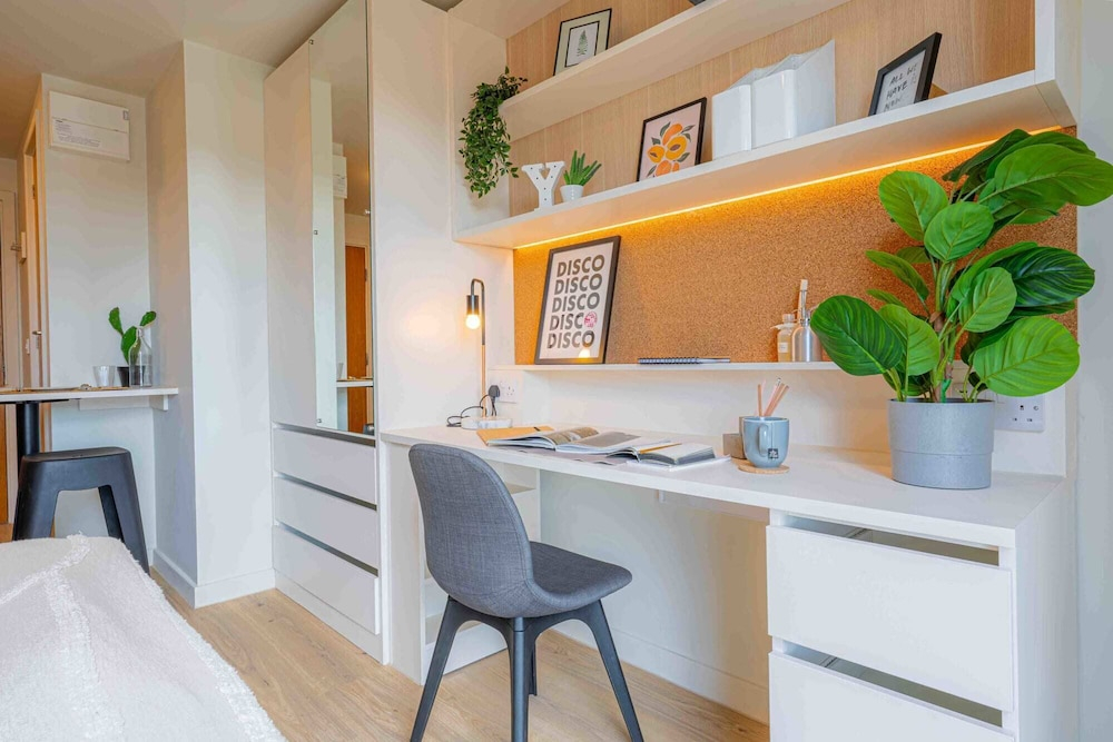 For Students Only - iQ Bristol by Bus Station and 15 Min to Uni