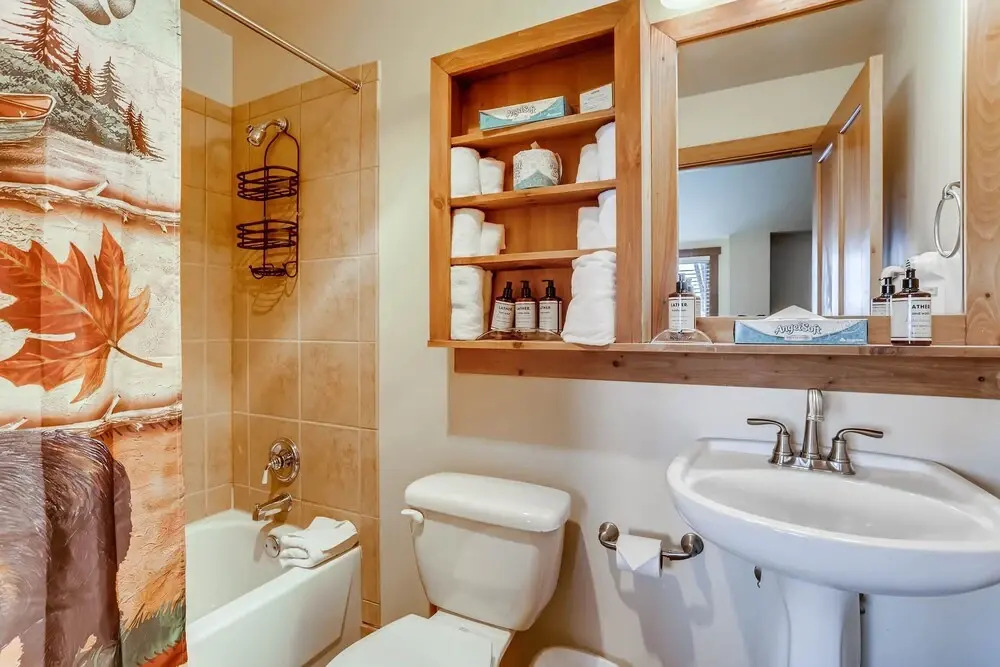 Newly Renovated, 2br Red Hawk Lodge 2301- Kids Ski Free! 2 Bedroom Townhouse by Redawning