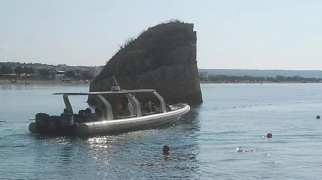 Zona Maldive del Salento, Spiaggia Sabbiosa a 350 m, 2 Bagni, Clima, Posto Auto Esclusivo