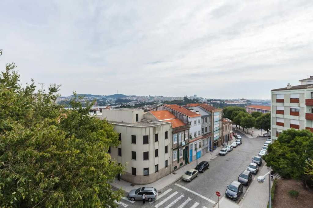 Spacious and Bright City Ap II