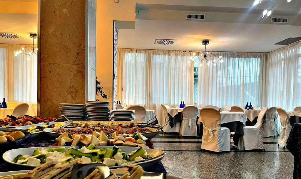 HOTEL AMBRA - Fronte Mare - Vicinissimi al Centro