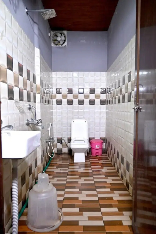 Rahaman Farm House Lataguri  Murti
