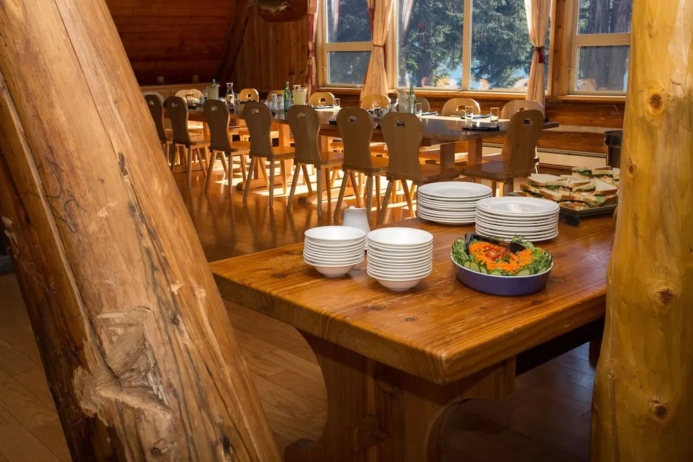 Silvertip Lodge