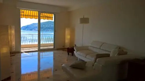 Stunning flat overlooking Villefranche Bay