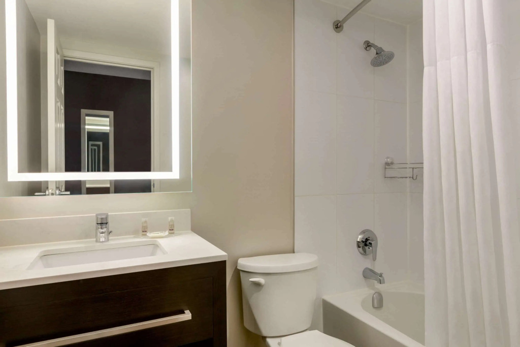 Days Inn by Wyndham Toronto West Mississauga