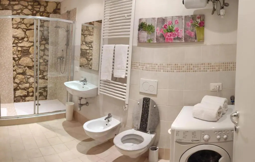 Appartamento grazioso in palazzina del 900: Verona