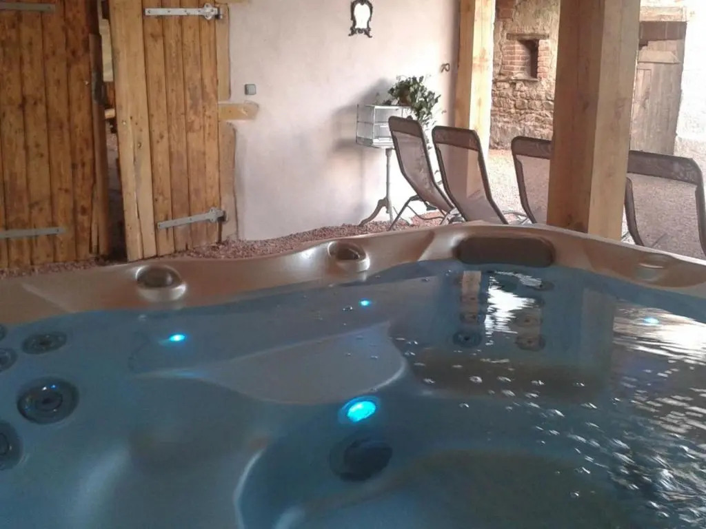 Gîte cocon avec spa et sauna à Saint-Germain-Lespinasse - FR-1-496-6