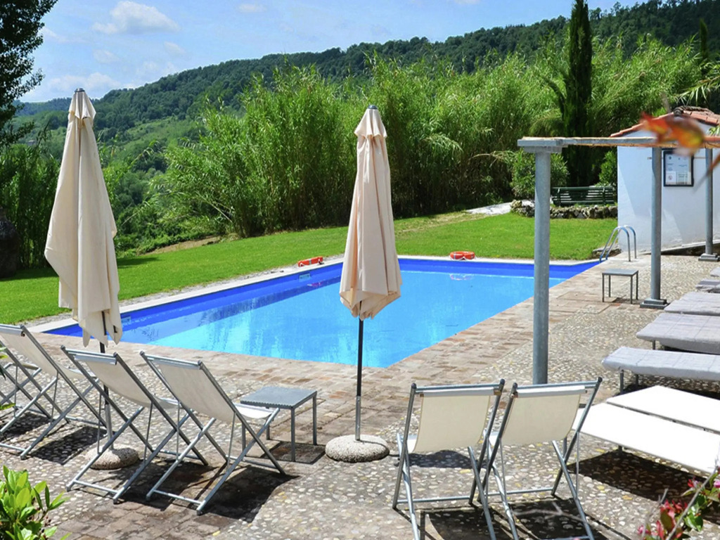 Rustic house with private garden and shared swimming pool, a splendid setting