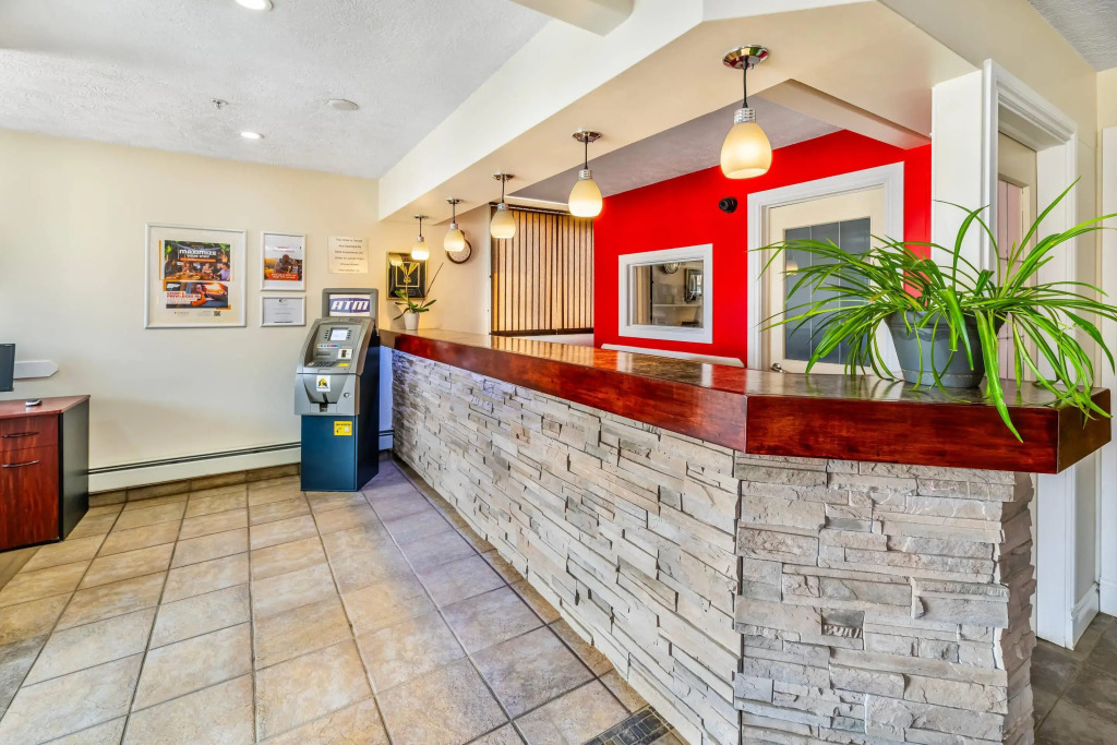 Econo Lodge Inn & Suites High Level