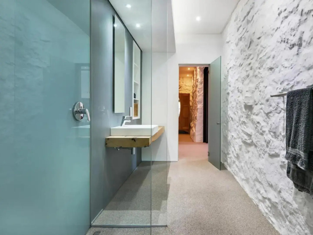 Behr Road Contemporary Cottage