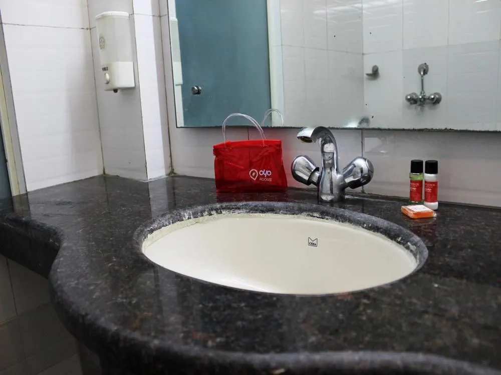 Oyo 2373 Hotel D Inn