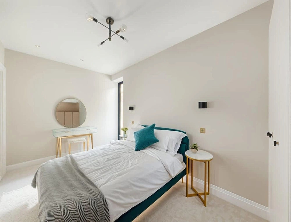 Elegant Family Apartment in Wimbledon