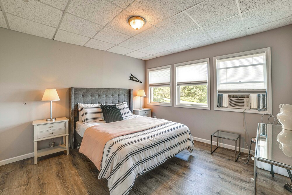 Serene Home w/ Deck, Pond & Mtn Views in Jefferson