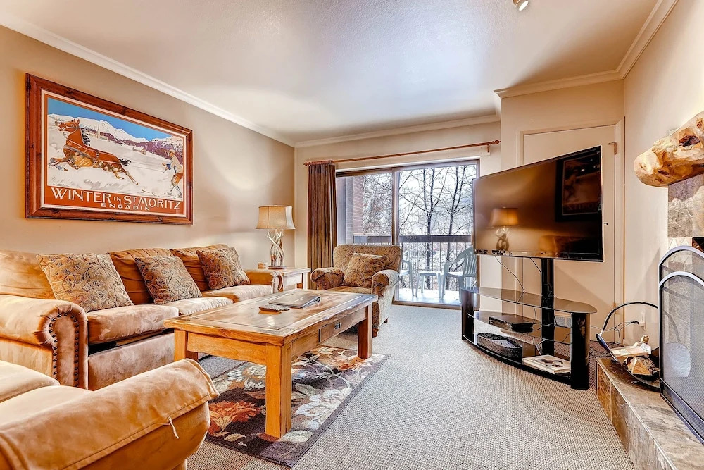 Park Station 236-1 1 Bedroom Condo by RedAwning