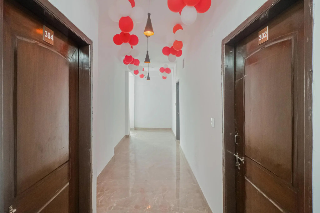 OYO Flagship 82749 Hotel Royal Rooms