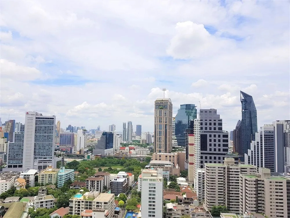 Sukhumvit In The Park BTS PhromPhong