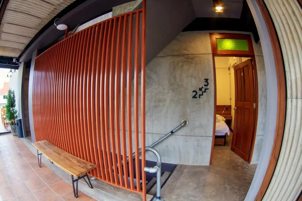 The Arak Bed Bar and Hostel