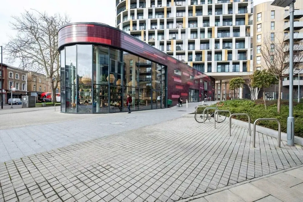 Chic & Contemporary Studio Apartment With Balcony in East London