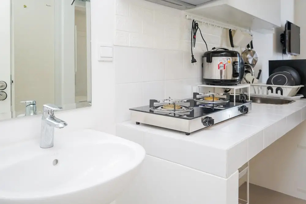 Beautiful and Comfy Studio at Silk Town Apartment