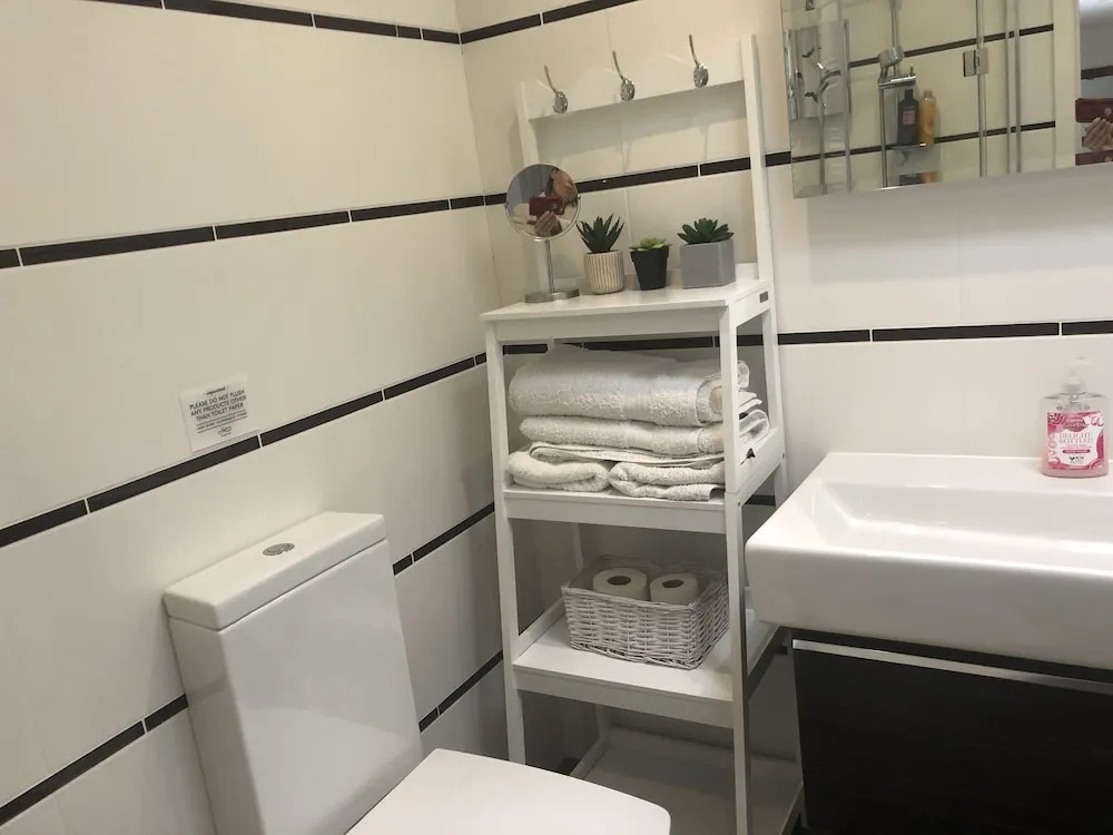Countryside Annex- Sleeps 2, Free Parking & Garden