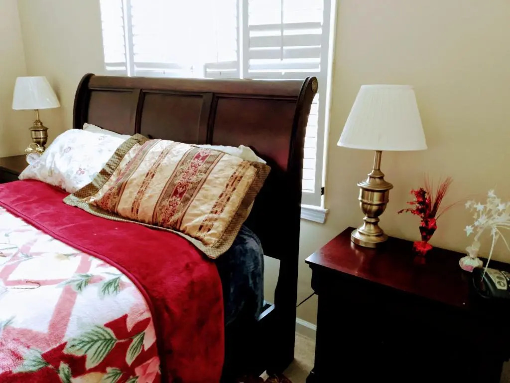 Private Room in Spanish Style Home