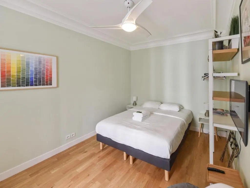 Welkeys - Crozatier Apartment