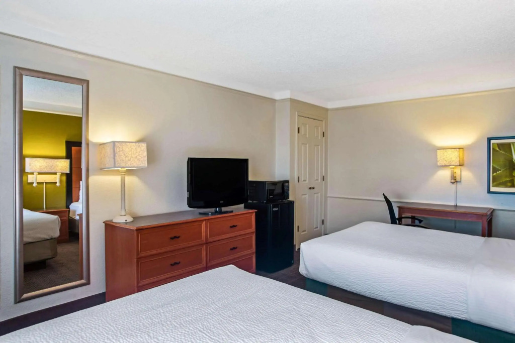 Econo Lodge Inn & Suites Huntsville University Area