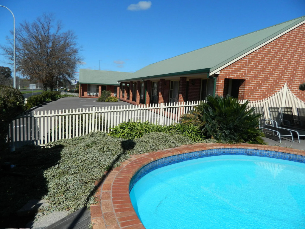 Roseville Motel and Apartments